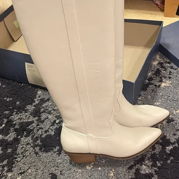 Universal Thread White Heeled Boots - Picture 10 of 17
